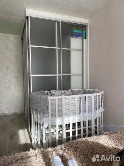 Детская кроватка с маятником круглая