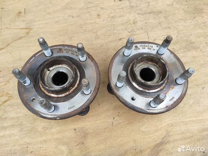 Ступица передняя на Opel Astra J