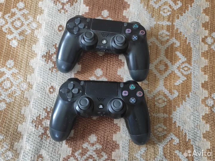 Ps4 вместе с геймпадами и играми