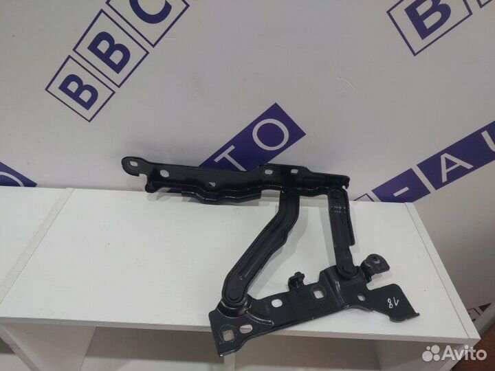 Петля капота левая Land Rover Range Rover L460