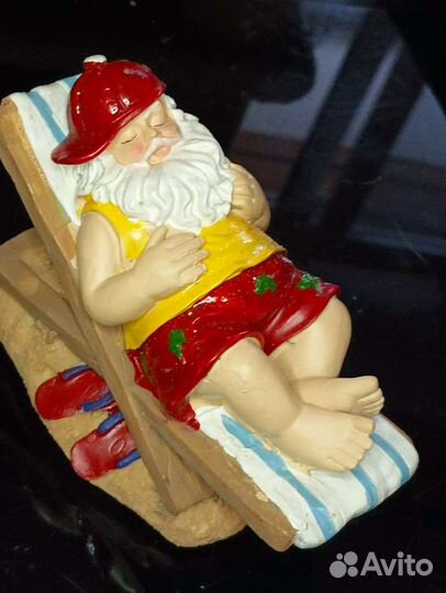 Дед мороз Санта на отдыхе