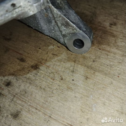 Кронштейн кондиционера Mitsubishi Outlander 3