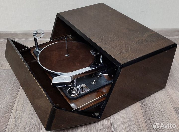Кабинетный электрограммофон Luxor Electra тип RW-2