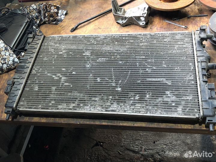 Радиатор охлаждения 1.4-1.8i АКПП cruze (2009)