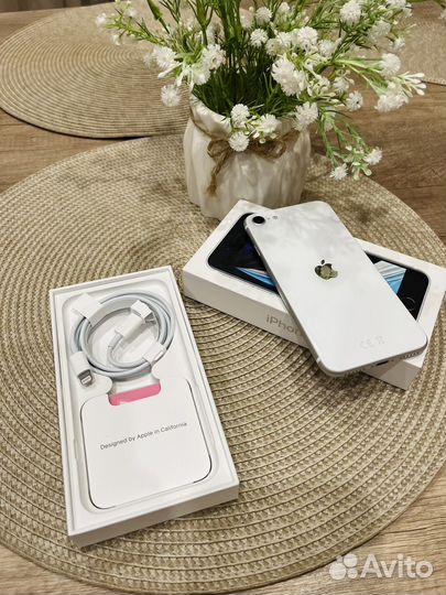 iPhone SE, 64 ГБ