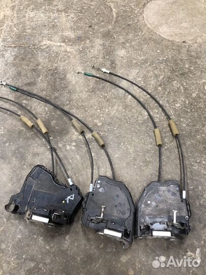 Замок двери toyota corolla 150