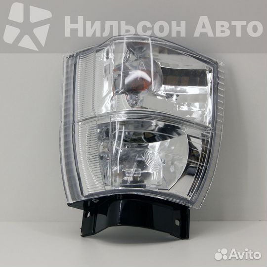 Габарит nissan atlas F23 белый (хрустальный), прав