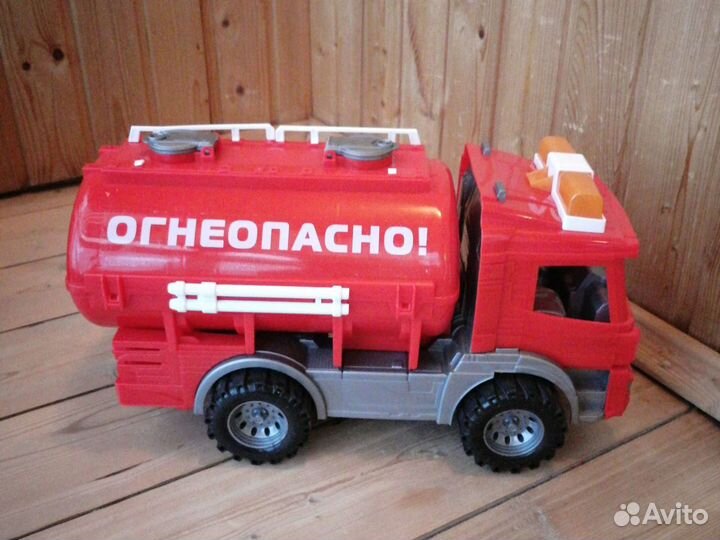 Бензовоз большая машина