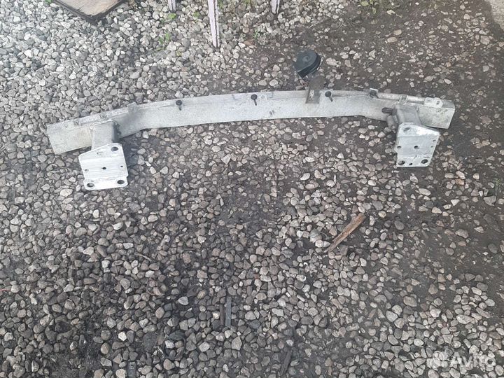 Усилитель переднего бампера Рено Сценик 3