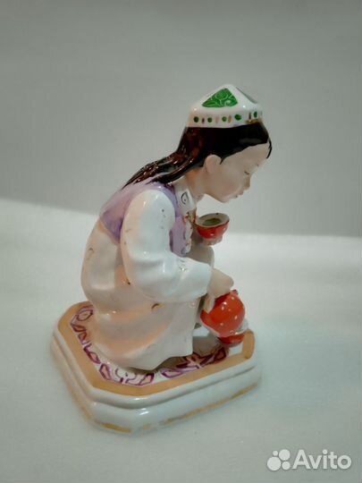 Статуэтка фарфор