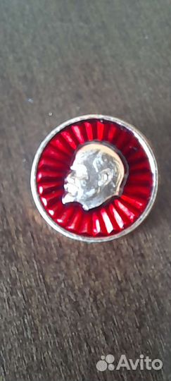 Значок с Лениным
