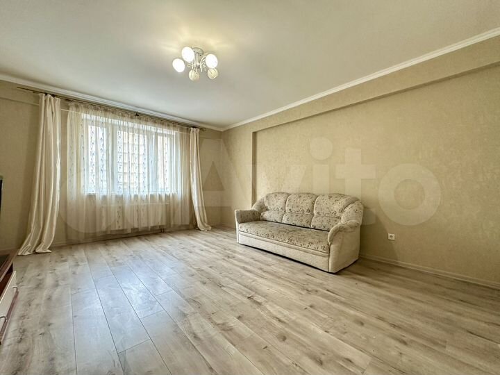 2-к. квартира, 65 м², 8/18 эт.