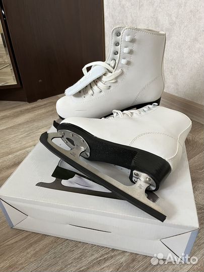 Коньки фигурные женские