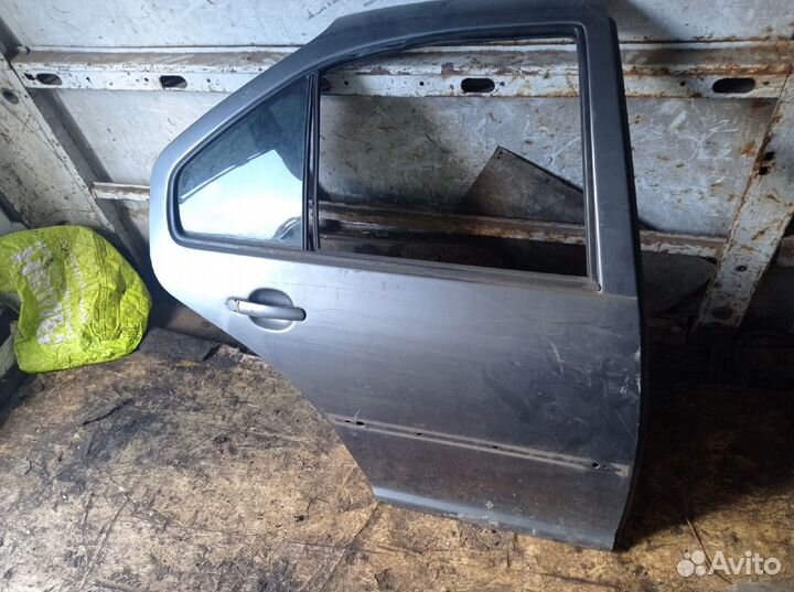 Дверь фольсваген бора