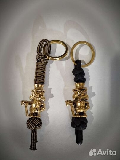 Брелок на ключи из паракорда