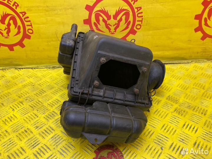 Корпус воздушного фильтра Mitsubishi Pajero 2 3.5