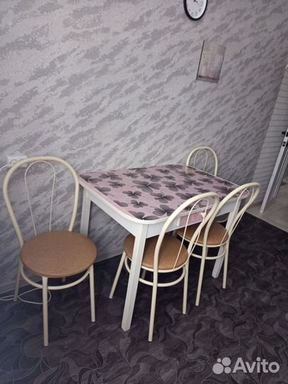 Кухонный стол и стулья бу