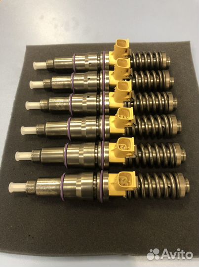 Насос форсунки Volvo D13 21340611