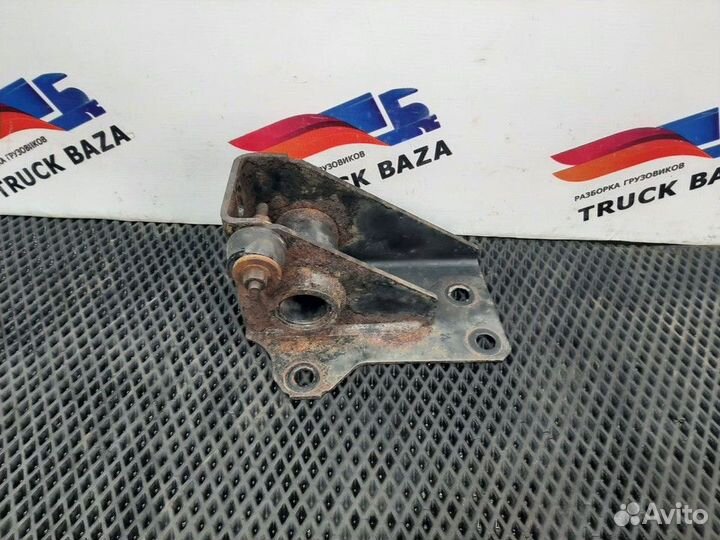 Кронштейн бампера правый Renault Magnum