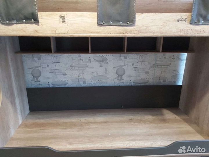 Двухъярусная детская кровать с лестницей комодом