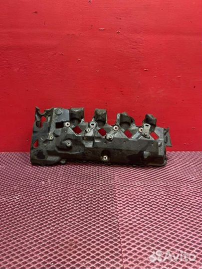 Накладка клапанной крышки левая Toyota Land