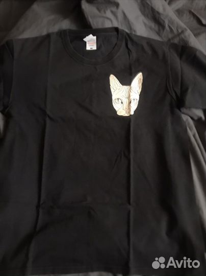 Мерч с первого концерта в москве группы кис-кис