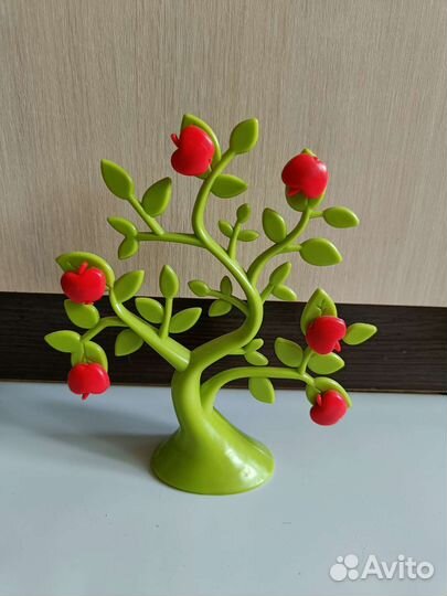 Дерево с магнитными яблоками