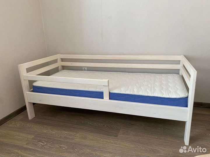 Деревянные кровати массив