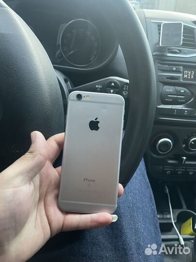 Телефон iPhone 6s