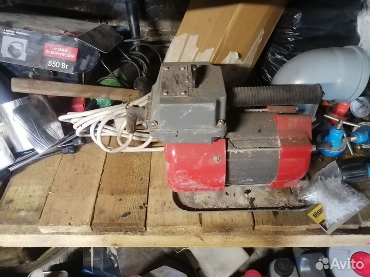 Глубинный виброуплотнитель бетона