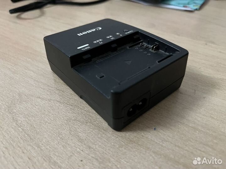 Canon Зарядное устройство LC-E6E для LP-E6
