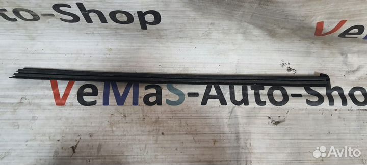 Молдинг стекла двери передней правый Nissan Qashqa