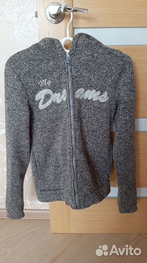 Теплая кофта с капюшоном