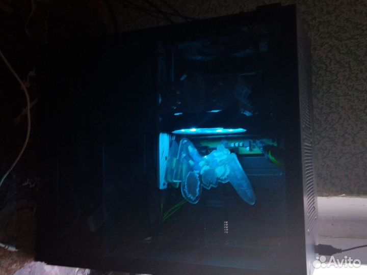 Пк с монитором клавиатурой и мышкой