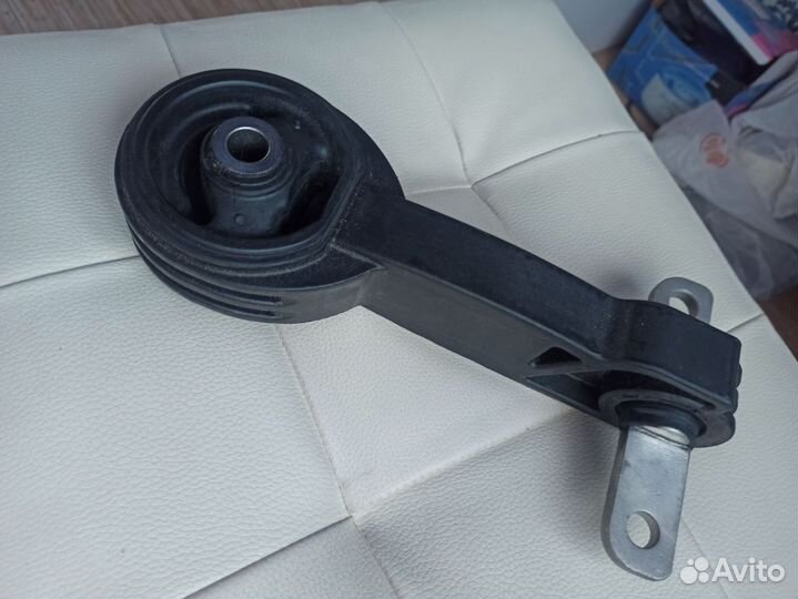 Подушка двигателя honda civic 4d