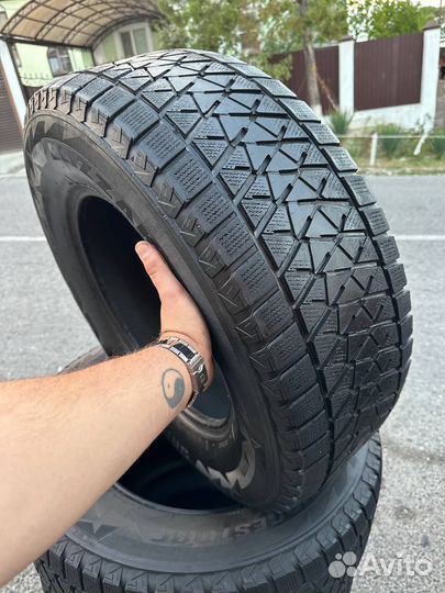 Bridgestone Blizzak DM-V2 265/65 R17