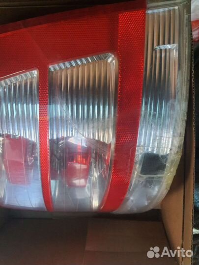 Фонарь задний правый Зафира Б