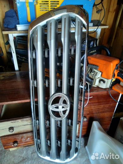 Решетка радиатора toyota Land cruiser 200