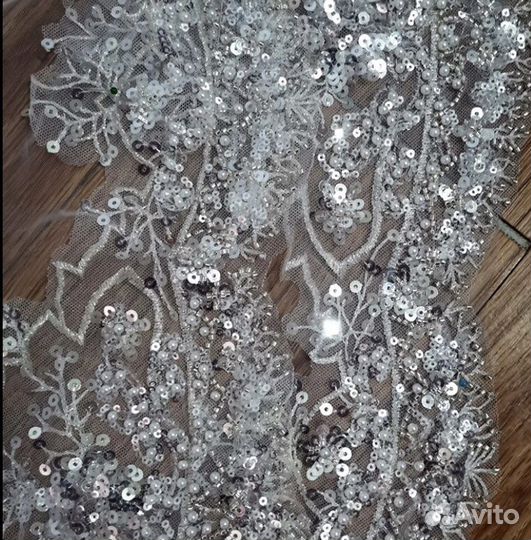 Свадебная фата расшита бисером