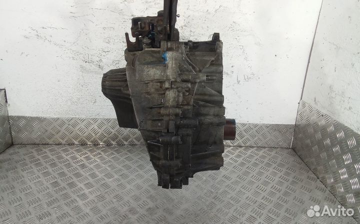 МКПП (механическая коробка переключения передач) V