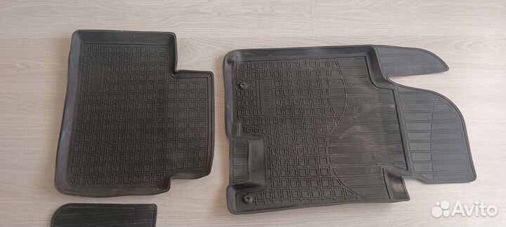 Автомобильные коврики резиновые