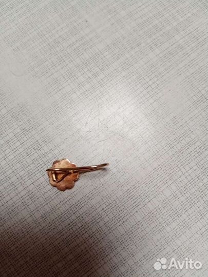 Золотая серёжка и брошь