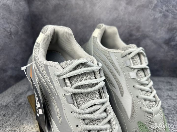 Кроссовки Adidas yeezy boost 700 v2