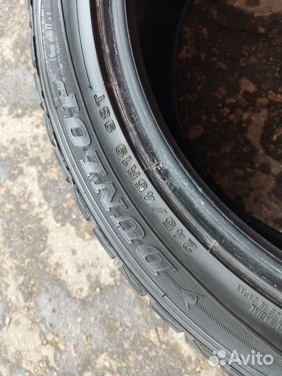 Dunlop Winter Maxx WM01 245/45 R19 и 275/40 R19 98T