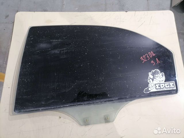Заднее левое стекло двери Mazda 323 BA