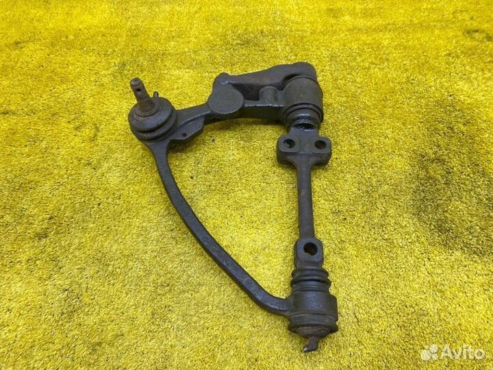 Рычаг передний левый Toyota Hiace/Regius Ace 144437