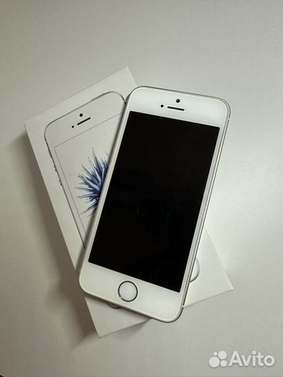 iPhone SE, 64 ГБ