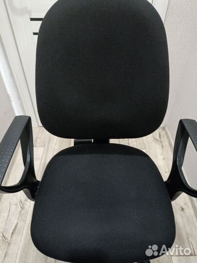 Офисное кресло