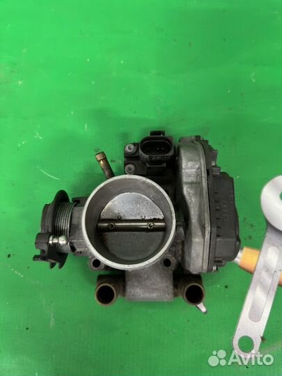 Дроссельная заслонка Volkswagen passat b5 1.6
