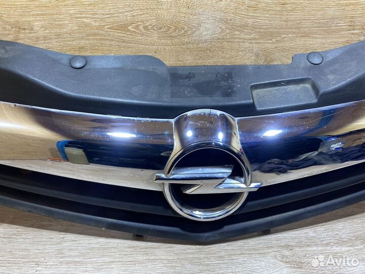 Решетка радиатора Opel Astra H GTC Арт 130439